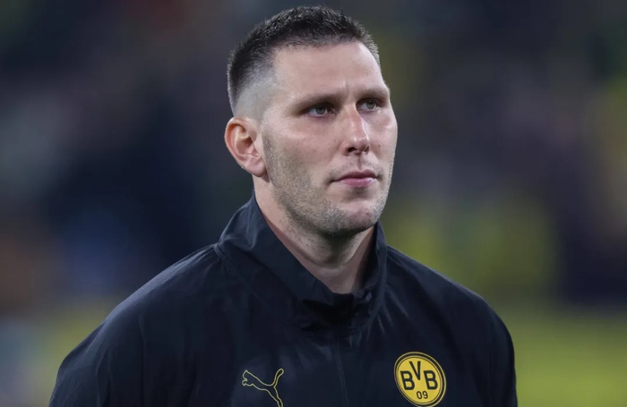 曼城瞄准安德森，曼联瞄准穆里略，那不勒斯买