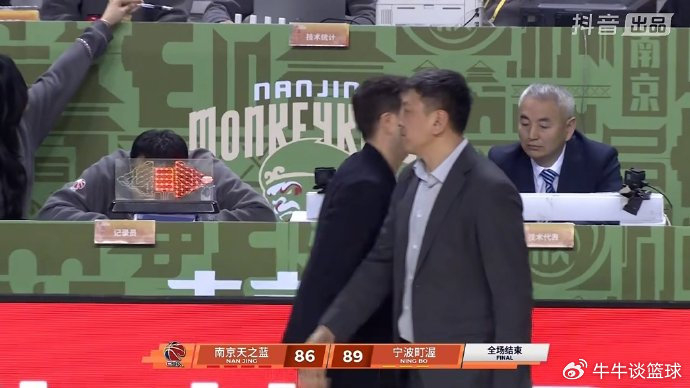 深圳掀翻卫冕冠军创8连胜 厦门逆袭冲十甲