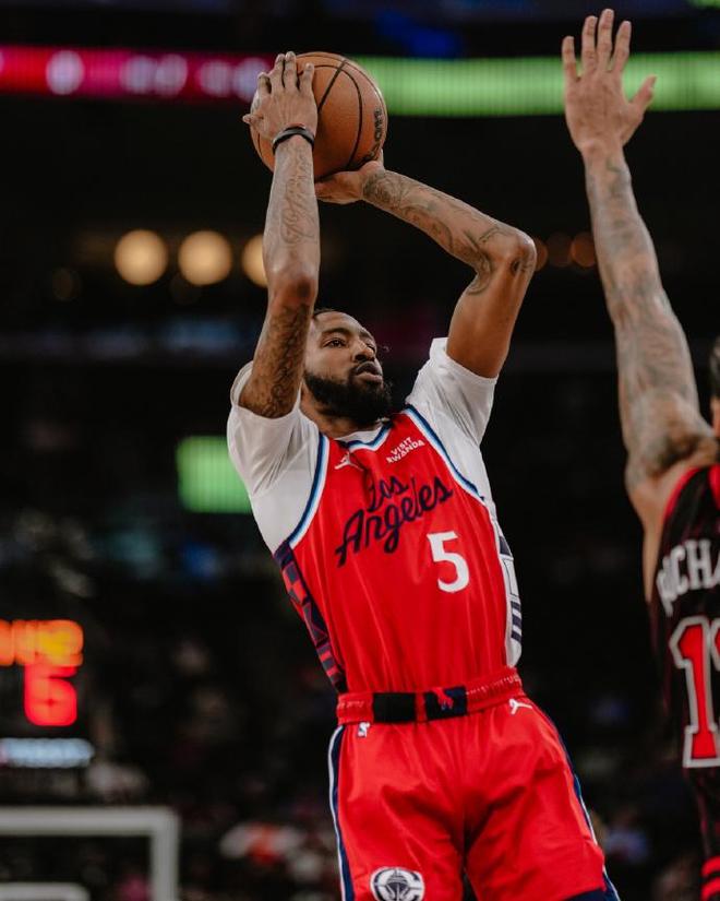 莱昂纳德28分吉迪三双快船力克公牛取四连胜