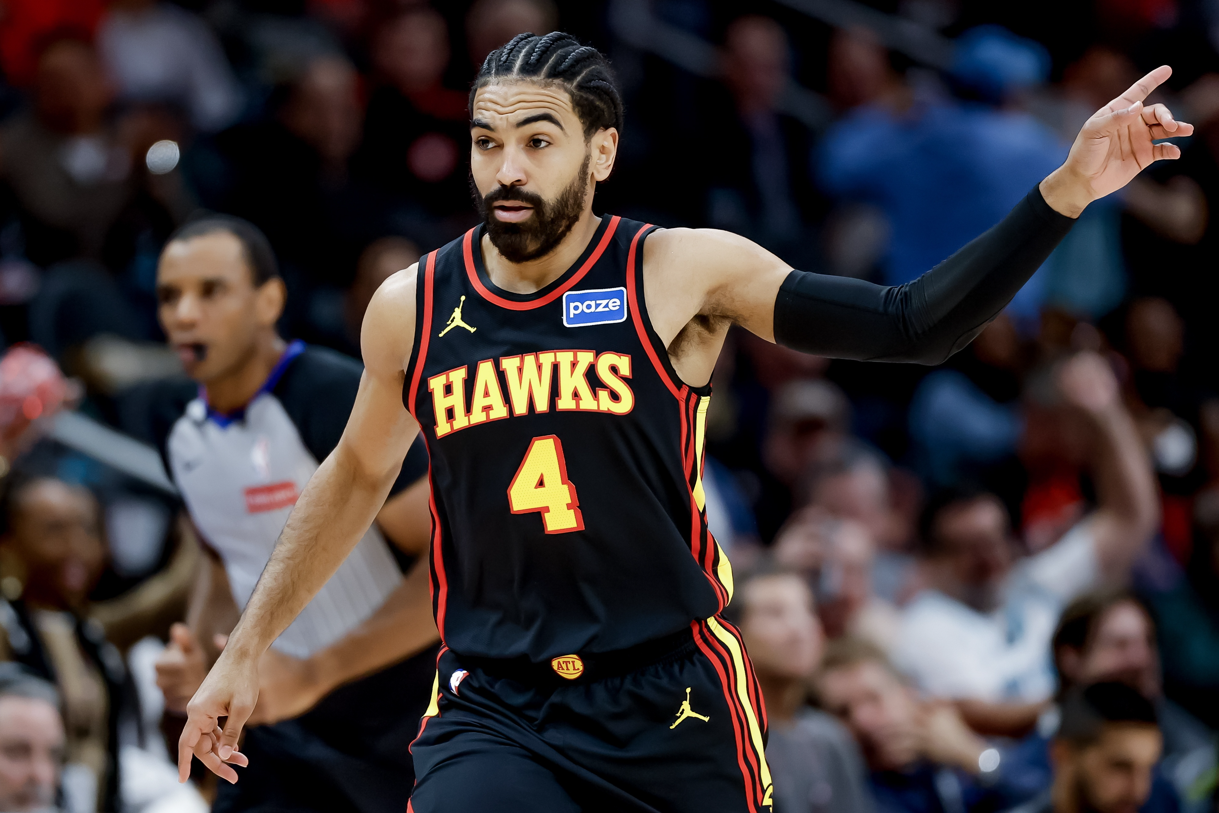 詹姆斯里程碑时刻！湖人险胜魔术终结九连胜