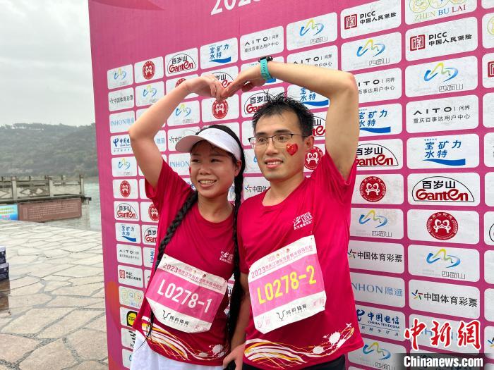 雨幕中的爱在重庆江津绽放：东方爱情马拉松5