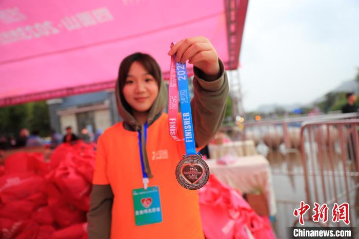 雨幕中的爱在重庆江津绽放：东方爱情马拉松5