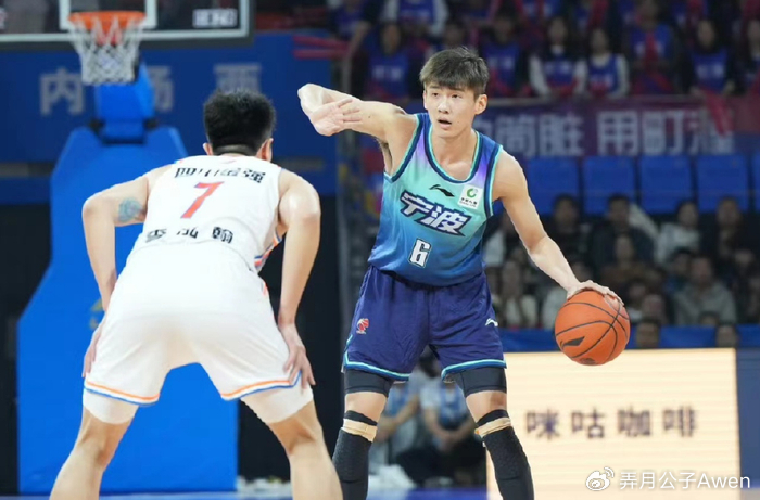 顶薪后卫王俊杰表现低迷引球迷不满，或成职业