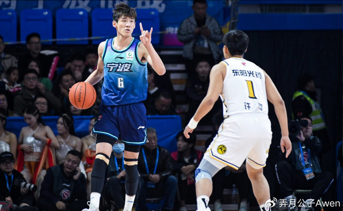 顶薪后卫王俊杰表现低迷引球迷不满，或成职业