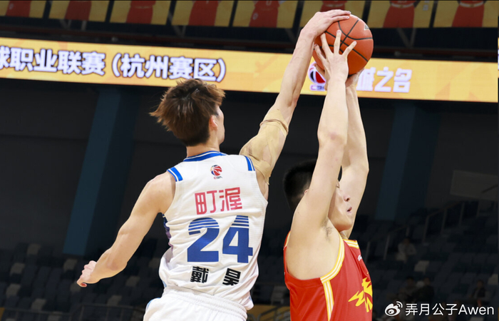 顶薪后卫王俊杰表现低迷引球迷不满，或成职业