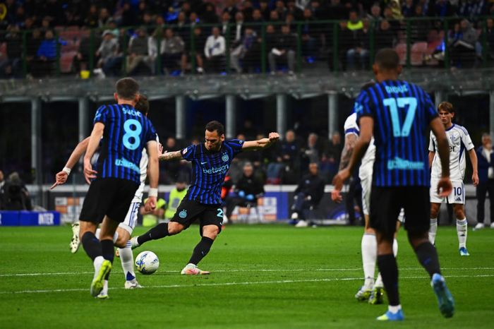 国米3-2逆转科莫晋级意大利杯决赛 9天内第二次上